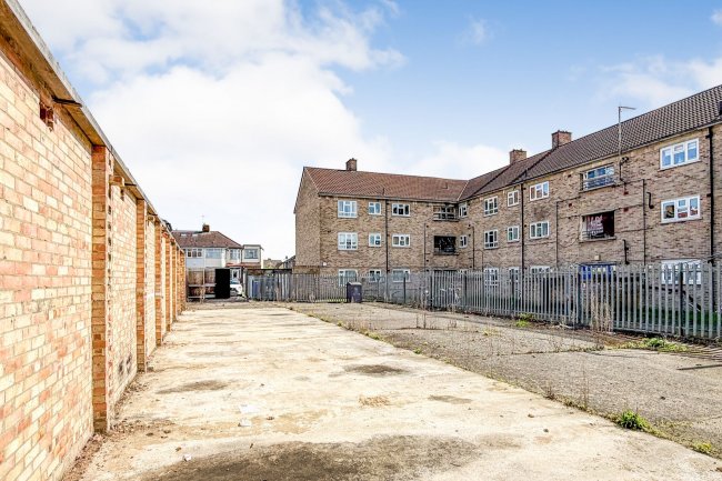 Land and former garage site at Oatlands Road, Enfield EN3 5LJ 3