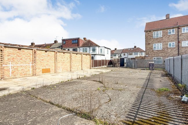 Land and former garage site at Oatlands Road, Enfield EN3 5LJ 3