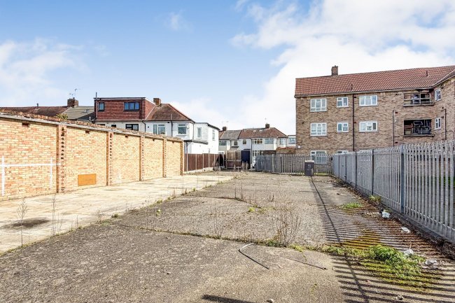 Land and former garage site at Oatlands Road, Enfield EN3 5LJ 3