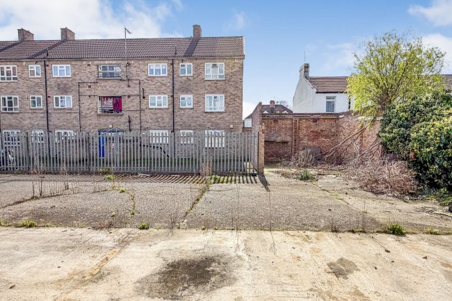 Land and former garage site at Oatlands Road, Enfield EN3 5LJ 3