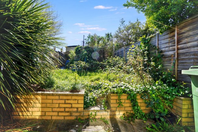 100 Timbercroft Lane, London, SE18 2SF 6