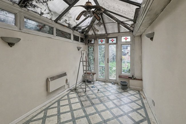 33 The Drive, Morden, Surrey, SM4 6DH 8