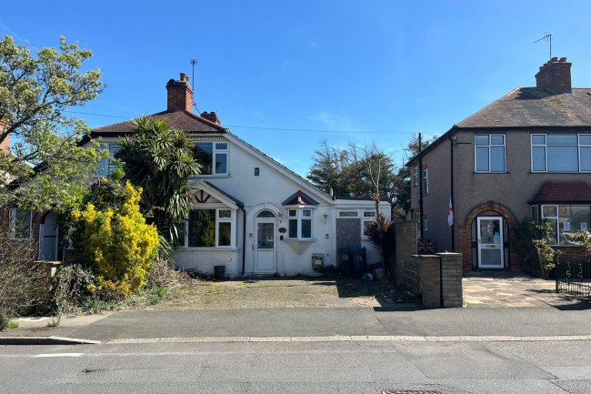 33 The Drive, Morden, Surrey, SM4 6DH 8