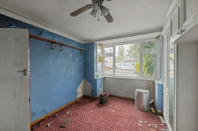 33 The Drive, Morden, Surrey, SM4 6DH 8