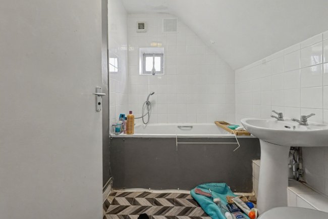 Flat 3, 22 Burghley Road, London, N8 0QE 7