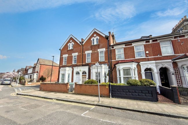 Flat 3, 22 Burghley Road, London, N8 0QE 7