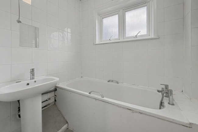 32 Pitfield Way, Willesden, London NW10 0PR 7