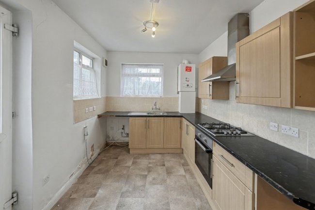 32 Pitfield Way, Willesden, London NW10 0PR 7