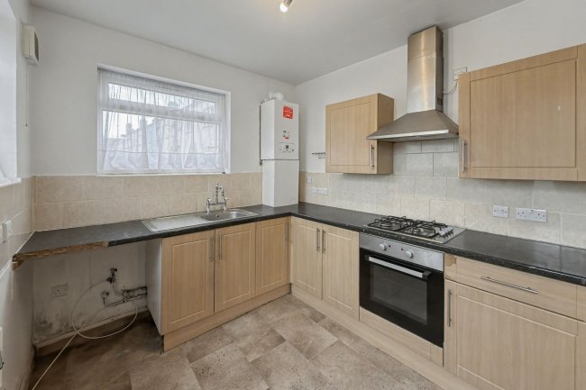 32 Pitfield Way, Willesden, London NW10 0PR 7