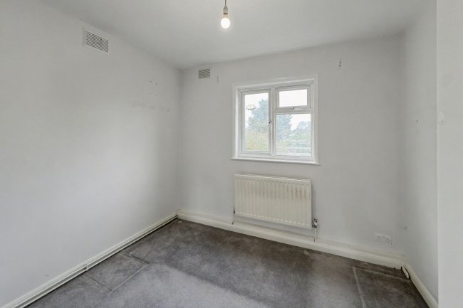 32 Pitfield Way, Willesden, London NW10 0PR 7