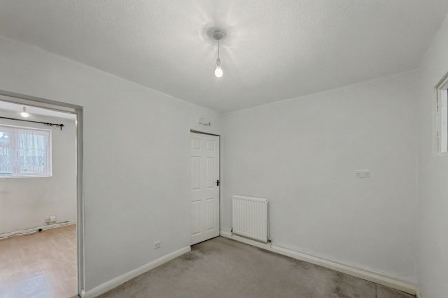 32 Pitfield Way, Willesden, London NW10 0PR 7