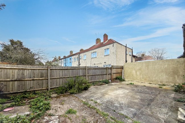 32 Pitfield Way, Willesden, London NW10 0PR 7