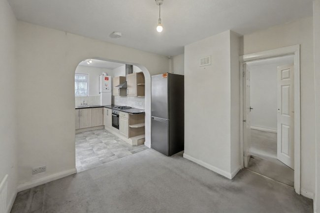 32 Pitfield Way, Willesden, London NW10 0PR 7