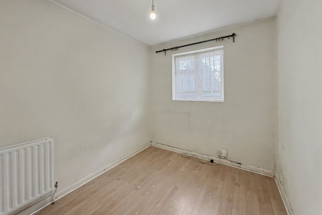 32 Pitfield Way, Willesden, London NW10 0PR 7