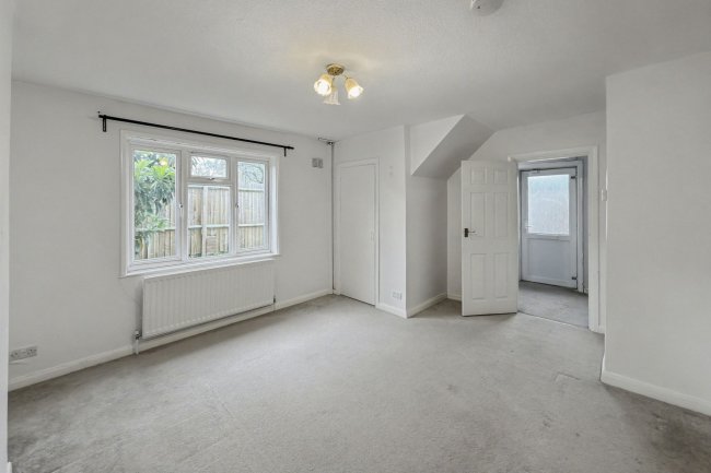 32 Pitfield Way, Willesden, London NW10 0PR 7