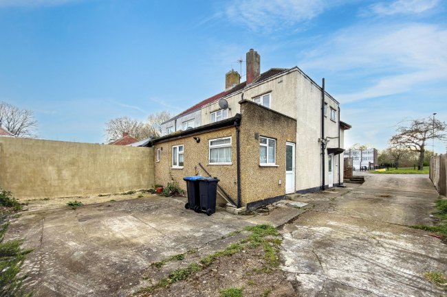 32 Pitfield Way, Willesden, London NW10 0PR 7