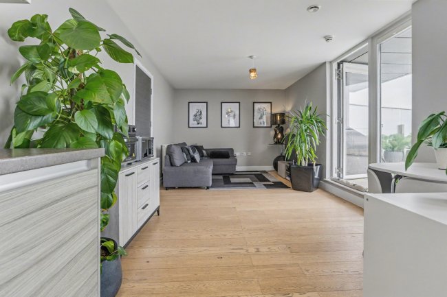 Unit 8, Orion, 9 The Boardwalk, Brighton Marina Village BN2 5ZD 2