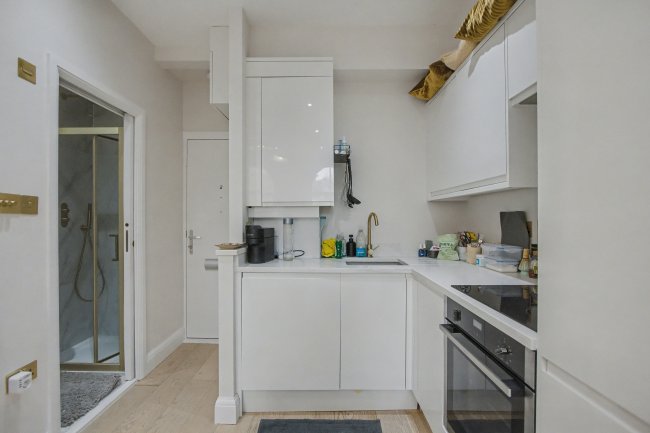 4.1 Clifford Court , 24-25 Kensington Garden Square, London W2 4BE 2