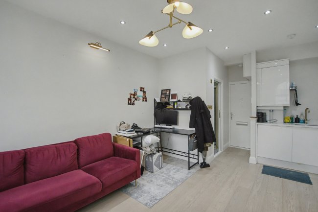 4.1 Clifford Court , 24-25 Kensington Garden Square, London W2 4BE 2