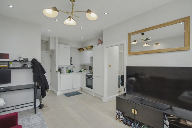4.1 Clifford Court , 24-25 Kensington Garden Square, London W2 4BE 2