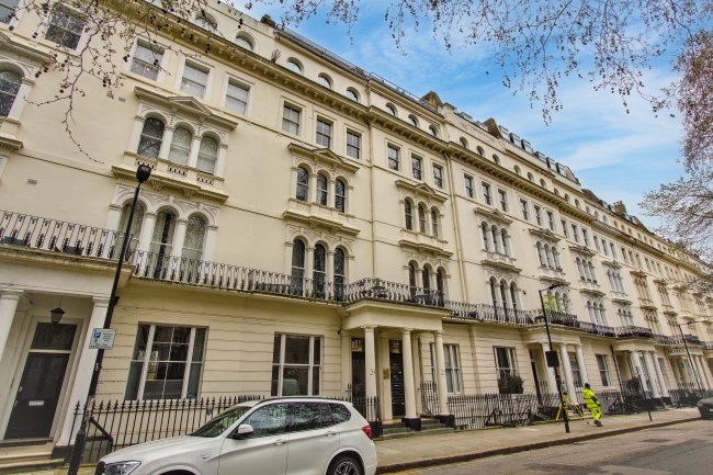 4.1 Clifford Court , 24-25 Kensington Garden Square, London W2 4BE 2