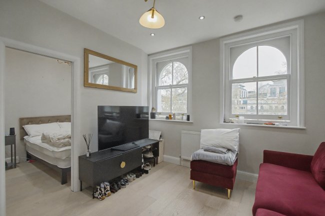 4.1 Clifford Court , 24-25 Kensington Garden Square, London W2 4BE 2