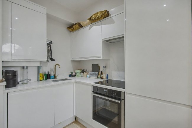 4.1 Clifford Court , 24-25 Kensington Garden Square, London W2 4BE 2