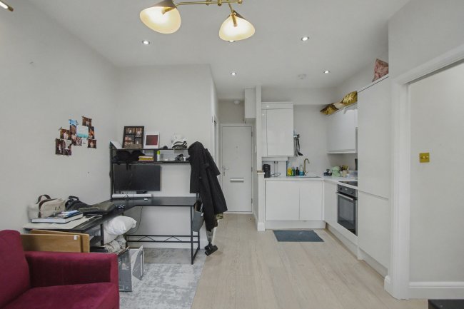 4.1 Clifford Court , 24-25 Kensington Garden Square, London W2 4BE 2