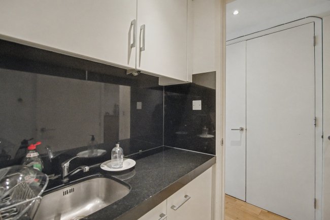 524 New Providence Wharf, 1 Fairmont Avenue, Canary Wharf, London, E14 9PL 5