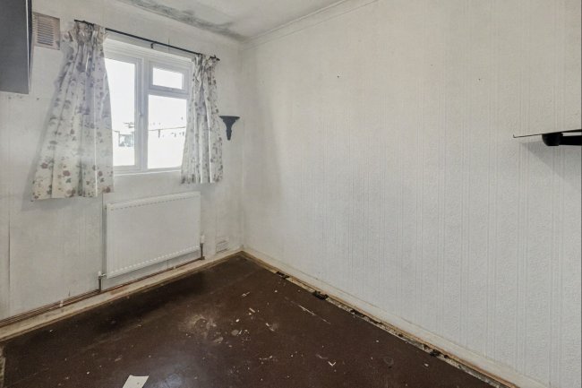 30 Fairgreen Court, London Road, Mitcham, Surrey CR4 3NA 10