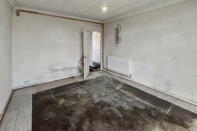 30 Fairgreen Court, London Road, Mitcham, Surrey CR4 3NA 10