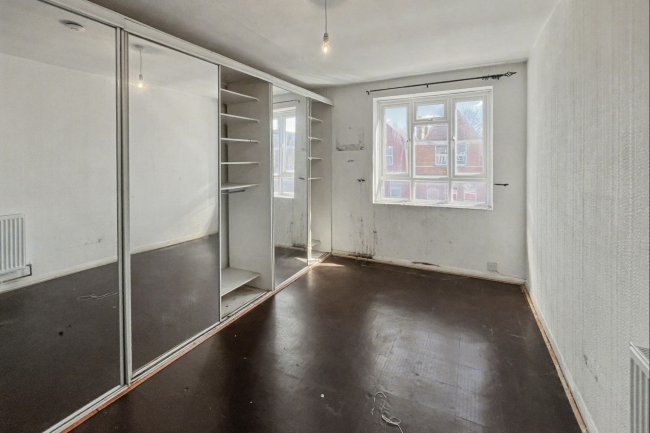 30 Fairgreen Court, London Road, Mitcham, Surrey CR4 3NA 10