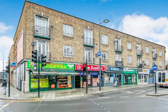 30 Fairgreen Court, London Road, Mitcham, Surrey CR4 3NA 10