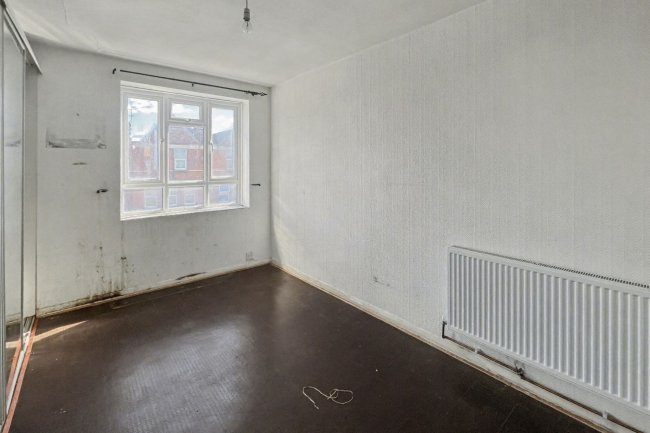 30 Fairgreen Court, London Road, Mitcham, Surrey CR4 3NA 10