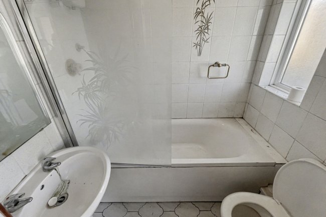 30 Fairgreen Court, London Road, Mitcham, Surrey CR4 3NA 10