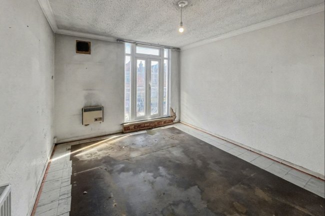 30 Fairgreen Court, London Road, Mitcham, Surrey CR4 3NA 10