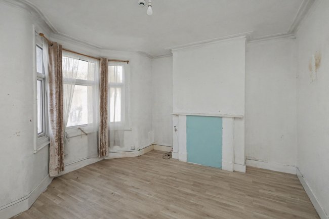 35 Westerham Road, Leyton, London E10 7AE 4