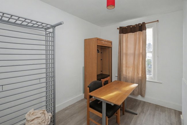 35 Westerham Road, Leyton, London E10 7AE 4