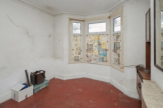 35 Westerham Road, Leyton, London E10 7AE 4