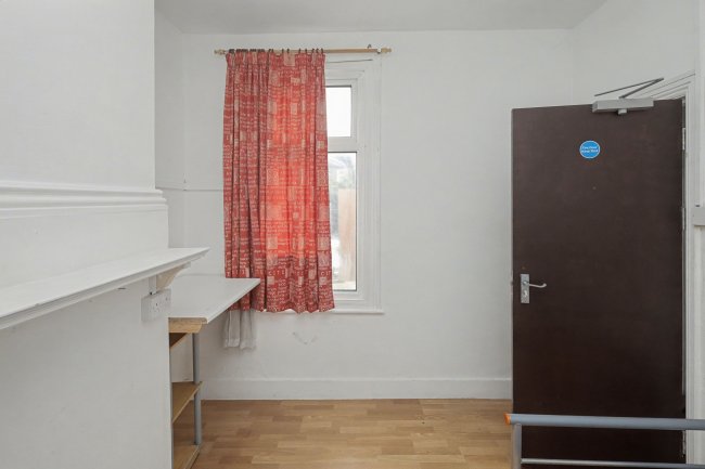 35 Westerham Road, Leyton, London E10 7AE 4