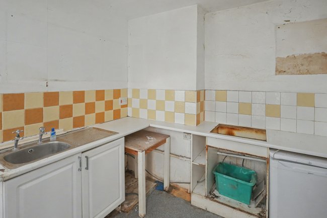 35 Westerham Road, Leyton, London E10 7AE 4