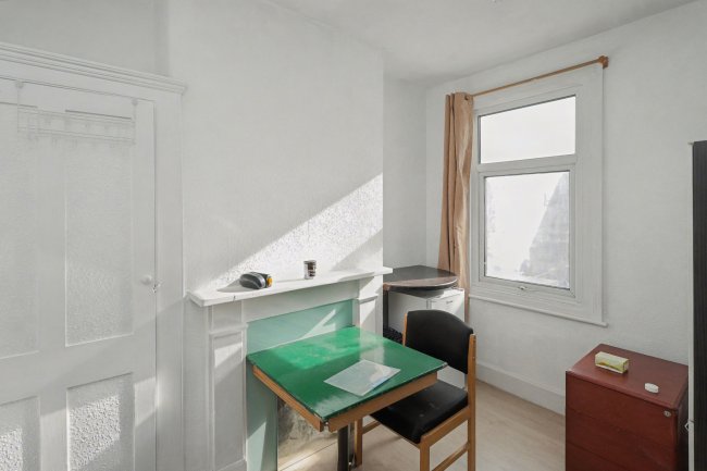 35 Westerham Road, Leyton, London E10 7AE 4