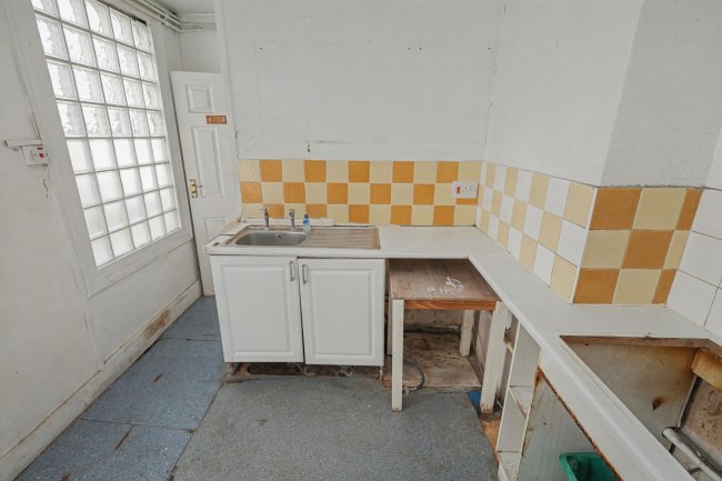 35 Westerham Road, Leyton, London E10 7AE 4