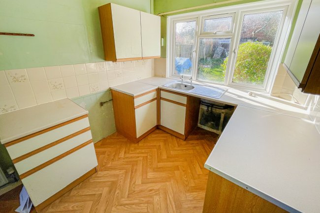 12 Coronation Gardens, Shanklin, Isle of Wight, PO37 7DZ 7