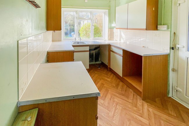 12 Coronation Gardens, Shanklin, Isle of Wight, PO37 7DZ 7