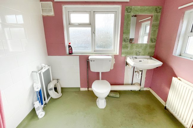 12 Coronation Gardens, Shanklin, Isle of Wight, PO37 7DZ 7