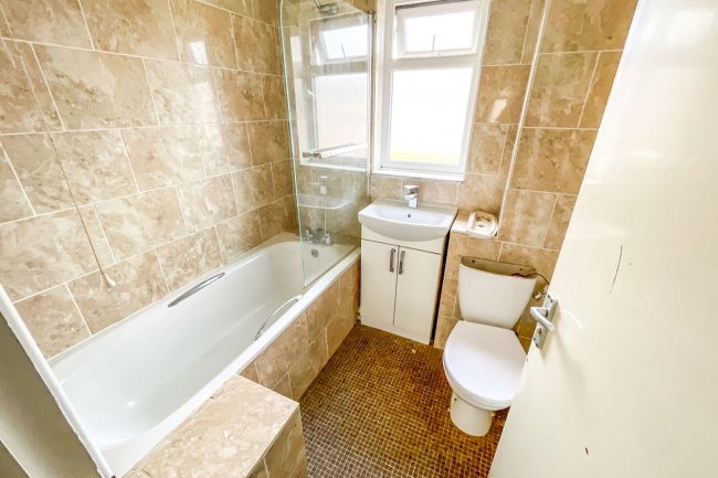 49 North Road, Shanklin, Isle of Wight, PO37 6DE 8