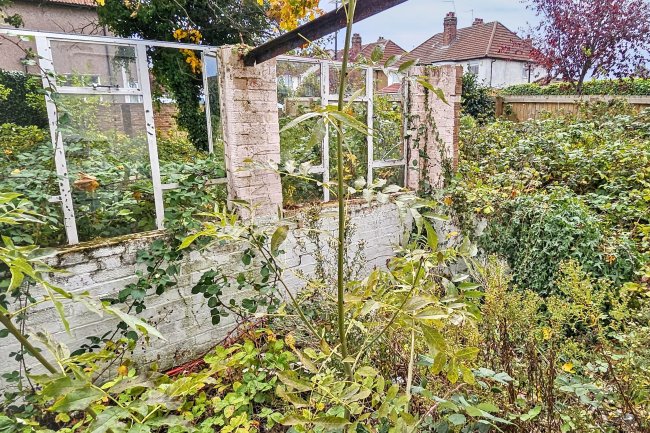 8 Crest Road, Brent, London NW2 7LU 9