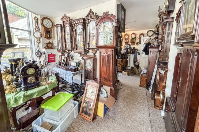 94/ 94a High Street and 2 Victoria Street, Ventnor, PO38 1LU 1