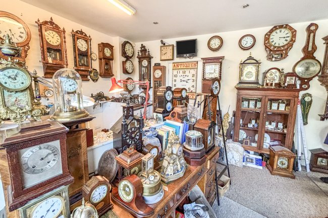 94/ 94a High Street and 2 Victoria Street, Ventnor, PO38 1LU 1